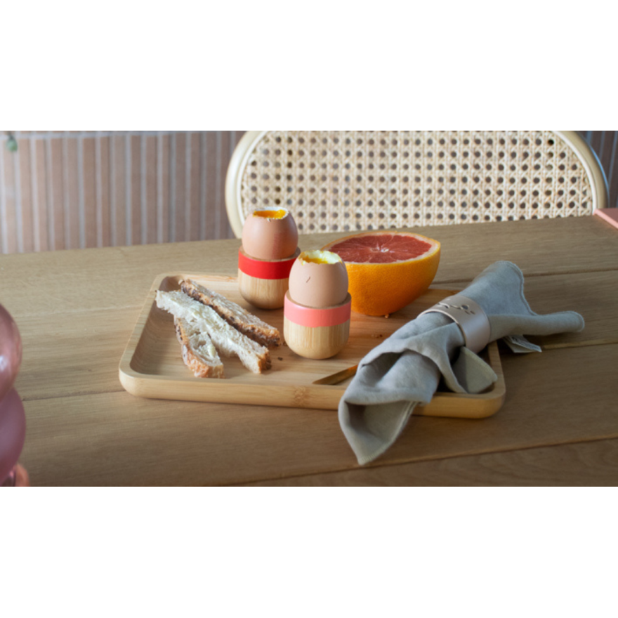 Pebbly:  Ei-dopje van bamboe met roze rand