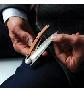 Deejo: Couteau de poche 37gr finition titane gris manche bois de genevrier