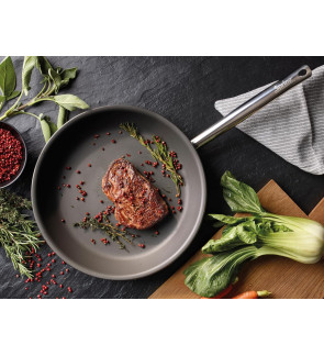 Spring Swiss Design: Brigade Ultimate 28 cm Sauteerpan