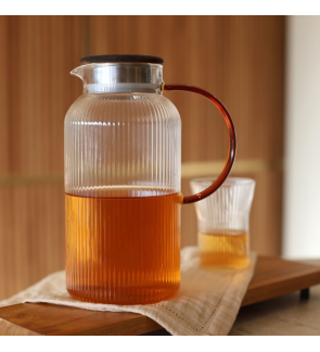 OGO:  KARL 2L borosilicaatglazen kan met oranje handvat